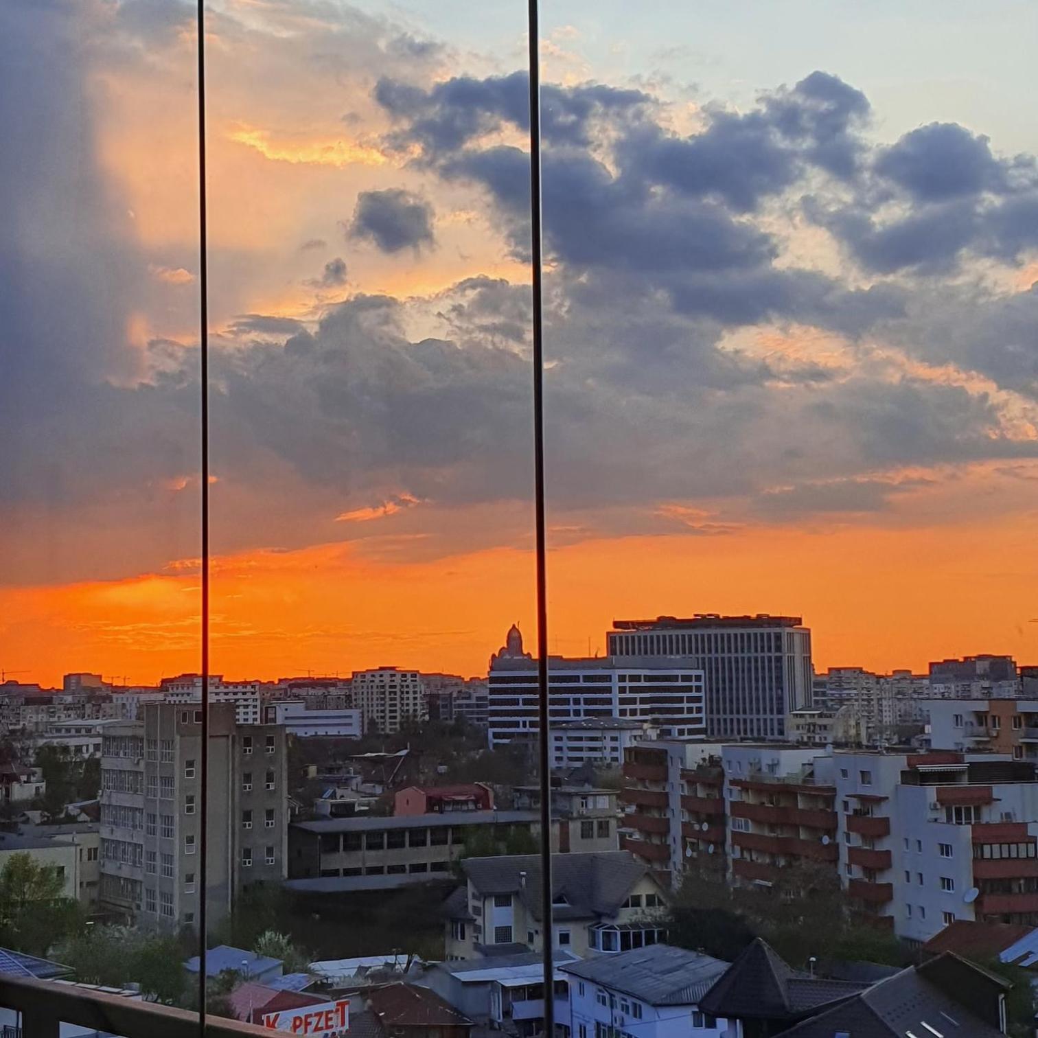 Lovely Apartment With City View Бухарест Экстерьер фото