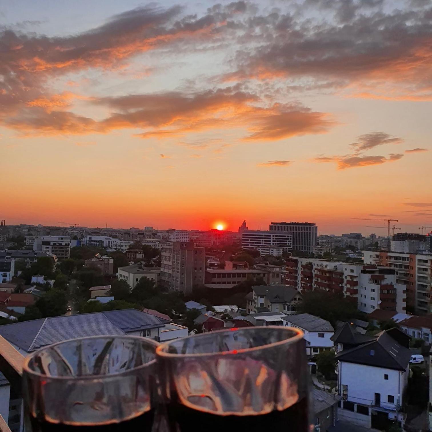Lovely Apartment With City View Бухарест Экстерьер фото