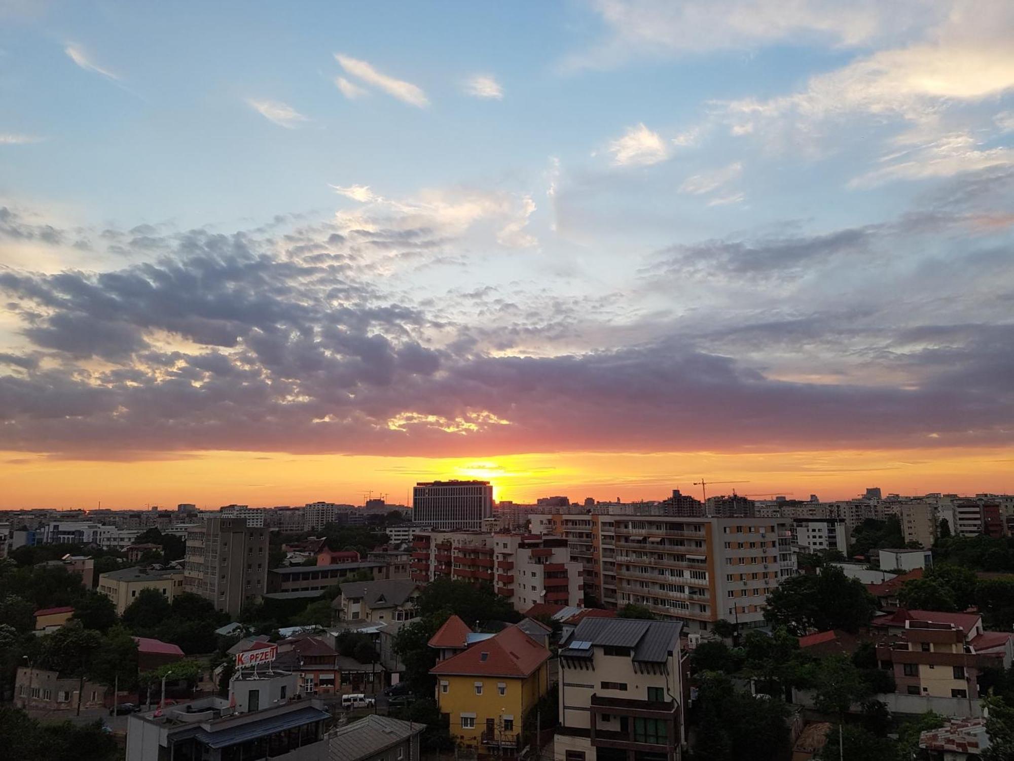 Lovely Apartment With City View Бухарест Экстерьер фото